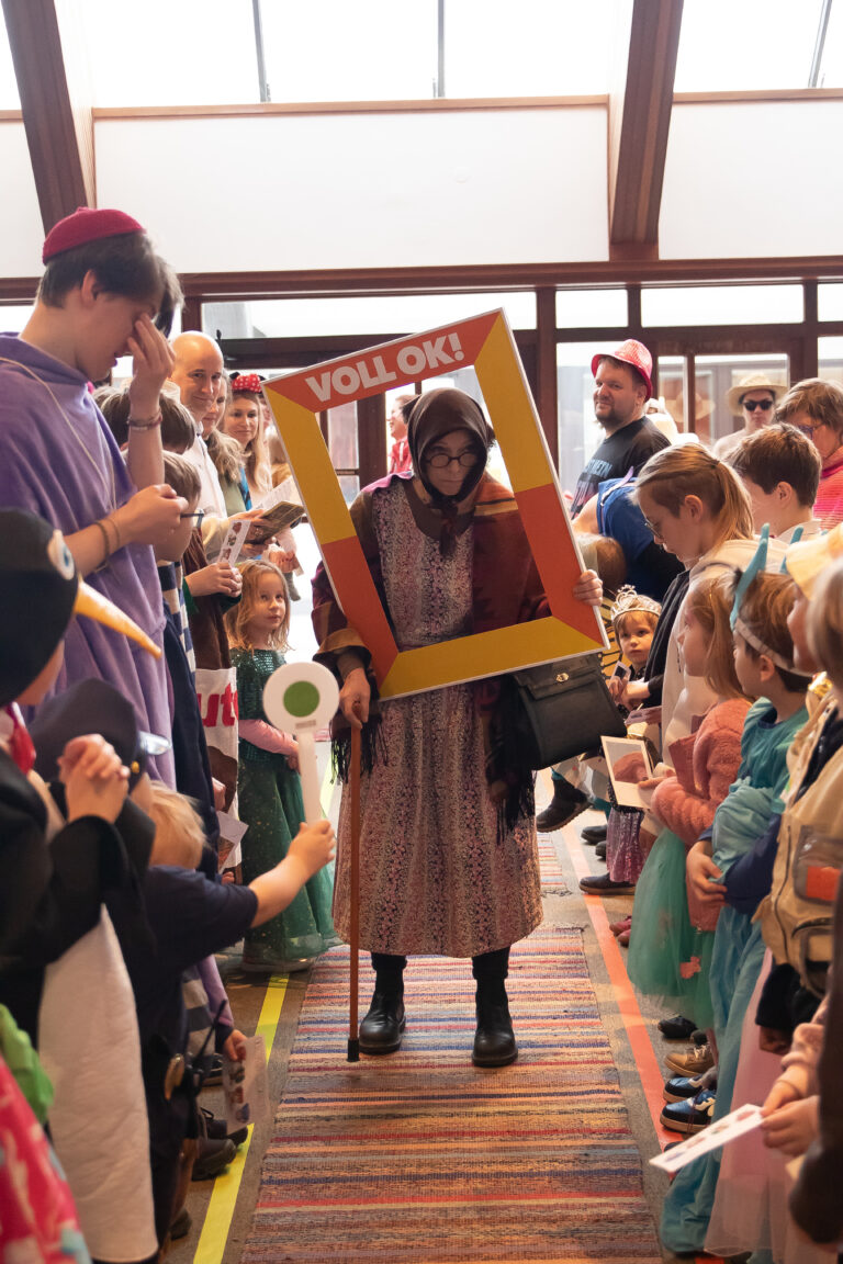 Und doch - Gott holt sie alle in sein Team - auf unserem "Laufsteg" werden sie alle nochmal vorgestellt: Sara,