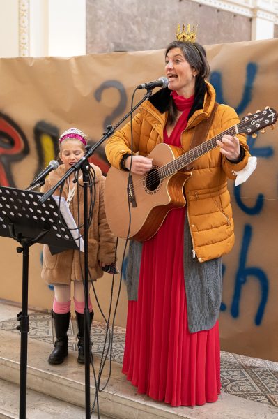 Wir singen dennoch fröhlich: Heut ist AGO-Actionmesse, wir sind wieder alle da!