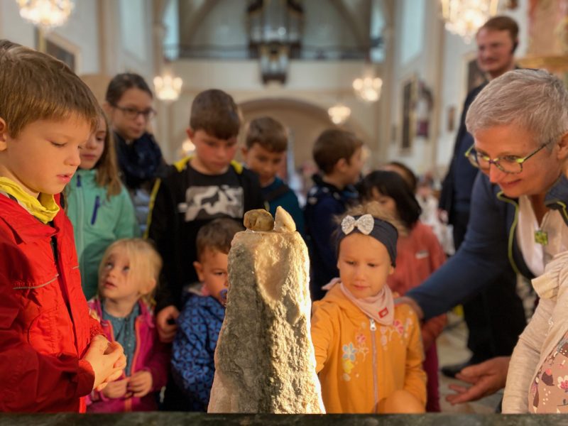 Häh? Aus so einem blöden Stein kommt mit Gottes Hilfe Wasser?