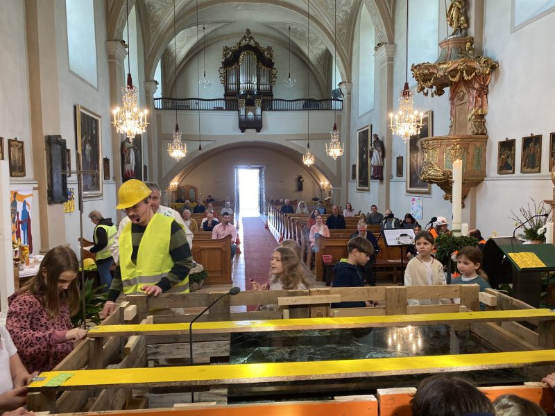 Wir haben alle Aufgaben gelöst und können auch den Altar "befreien"!